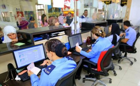 معبر الكرامة: أكثر من 12 الف مسافر الخميس