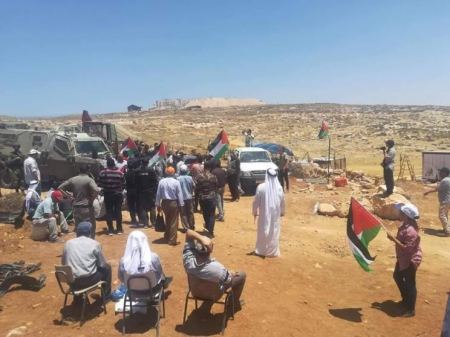 الاحتلال يعتدي على وقفة احتجاجية في بني نعيم