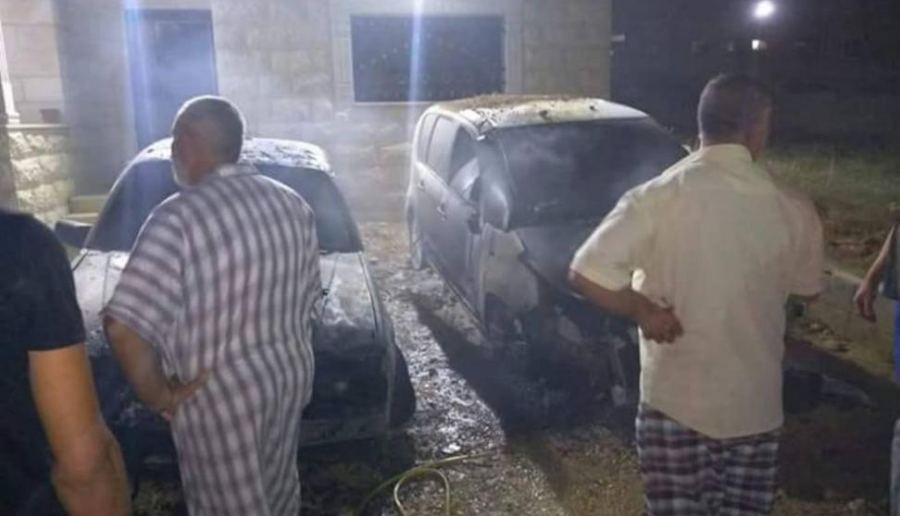 مستوطنون يحرقون مركبتين جنوب نابلس