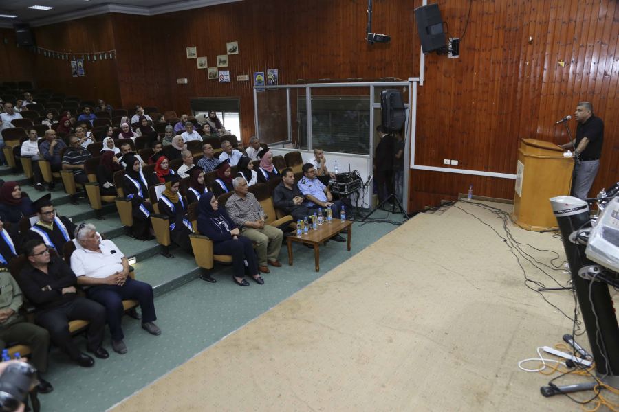 قلقيلية : تكريم الأوائل من طلبة الثانوية العامة ومتطوعي البرلمان القلقيلي الشبابي