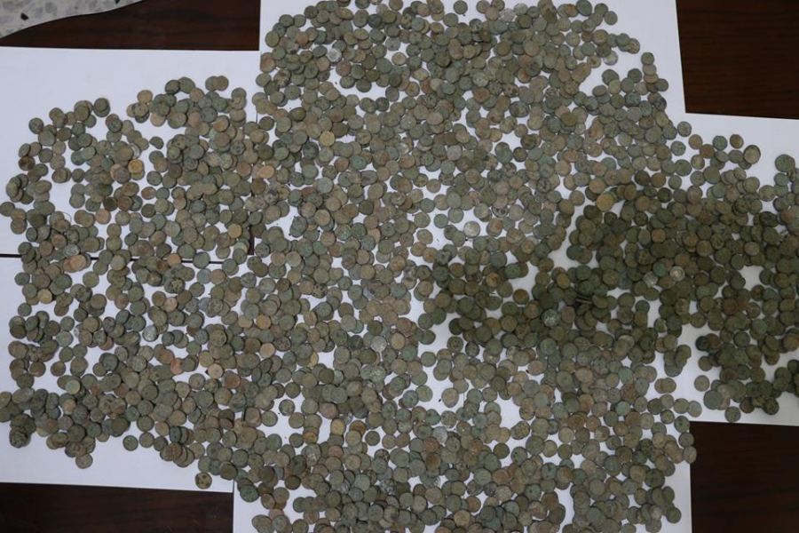 شرطة آثار الخليل تضبط 2571 قطعة أثرية وتعتقل مشتبهين