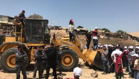  قناصل وممثلوا الاتحاد الاوروبي يزوروا الخان الاحمر مجددا اليوم و يؤكدوا رفضهم للهدم و الترحيل