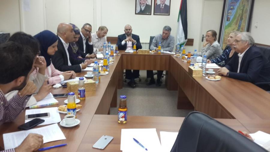  اجتماع في وزارة العمل يناقش برنامج 