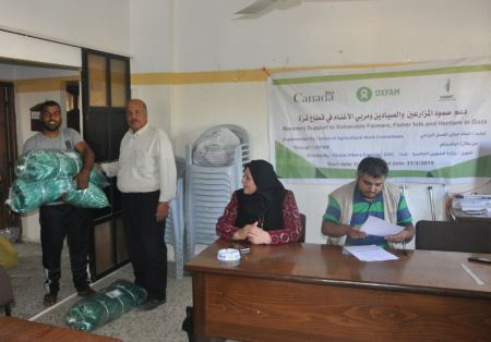 العمل الزراعي يوزع شباك صيد ويقوم بصيانة وتأهيل 24 قارب صيد