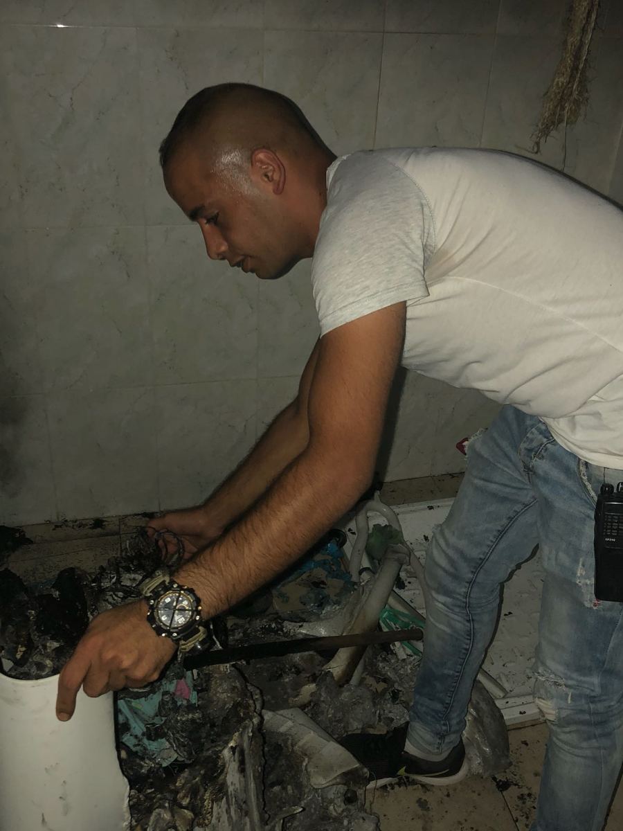 الشرطة تننقذ افراد من وسط النيران في جنين