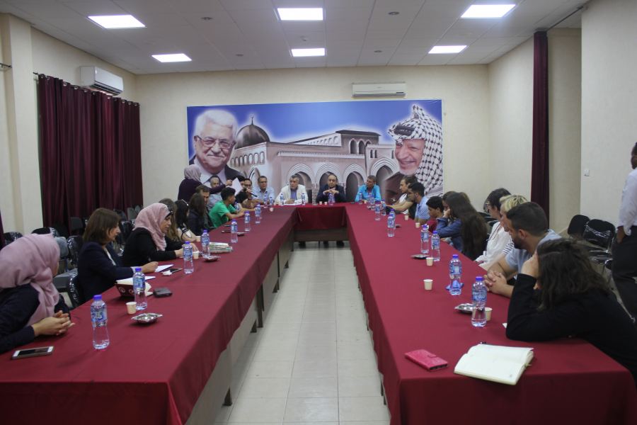 محافظ جنين يطلع وفدا من مخيم العمل التطوعي الدولي في جامعة بيرزيت على اوضاع المحافظة و الموقف السياسي الراهن