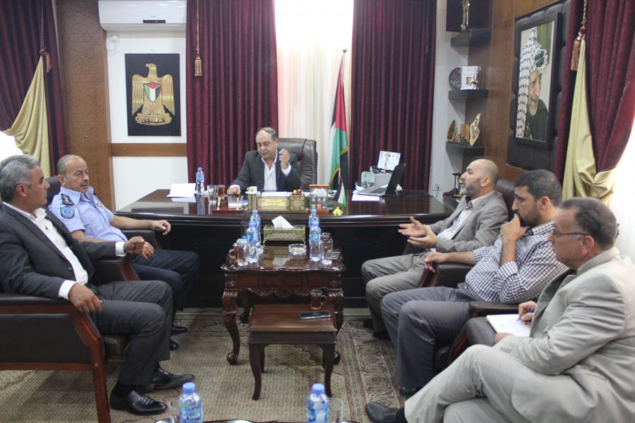 محافظ جنين يبحث مع وزارة النقل والمواصلات آلية عمل دوريات السلامة العامة على الطرق في محافظة جنين