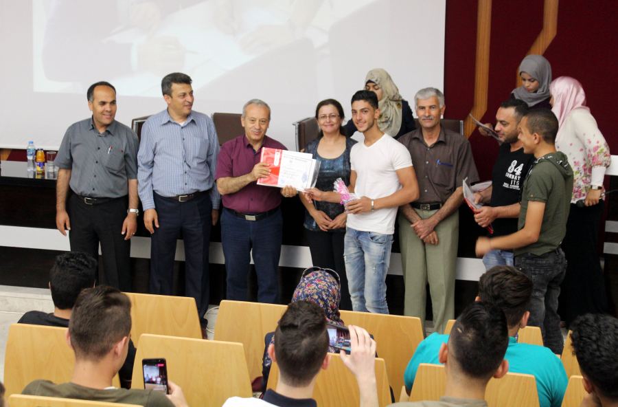 الجامعة العربية الامريكية تحتفل بتخريج طلبة مدارس شاركوا بدورة الزخارف الإسلامية