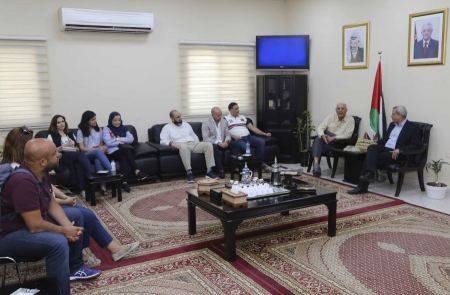  قلقيلية : المحافظ يلتقي وفدا من المغتربين الفلسطينيين ويطلعهم على واقع المحافظة