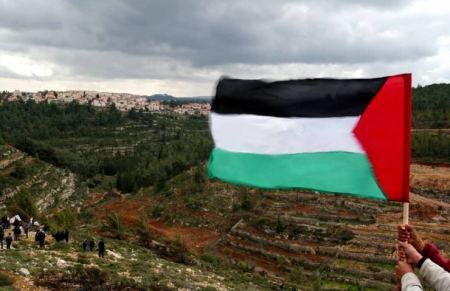 فتوى: تمليك أراضي فلسطين للاحتلال حرام شرعاً