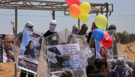 مطلقو البالونات الحارقة يهددون مستوطني "غلاف غزة"