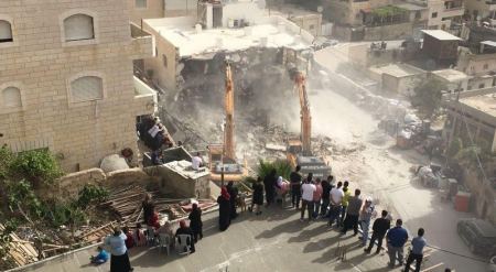 الاحتلال يهدم منزلا في القدس المحتلة