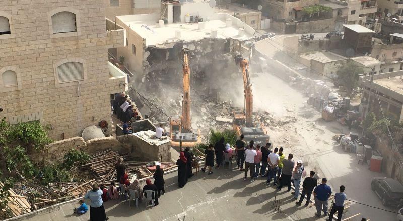 الاحتلال يهدم منزلا في القدس المحتلة