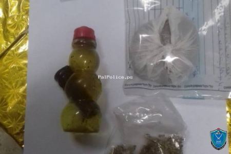 الشرطة تضبط مواد يشتبه أنها مخدرة وألعاب نارية وتلقي القبض على شخص في جنين