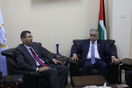  د. مجدلاني: يصادق على بدء تنفيذ مشروع التمكين الاجتماعي للأيتام وأسرهم