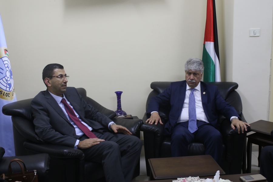  د. مجدلاني: يصادق على بدء تنفيذ مشروع التمكين الاجتماعي للأيتام وأسرهم
