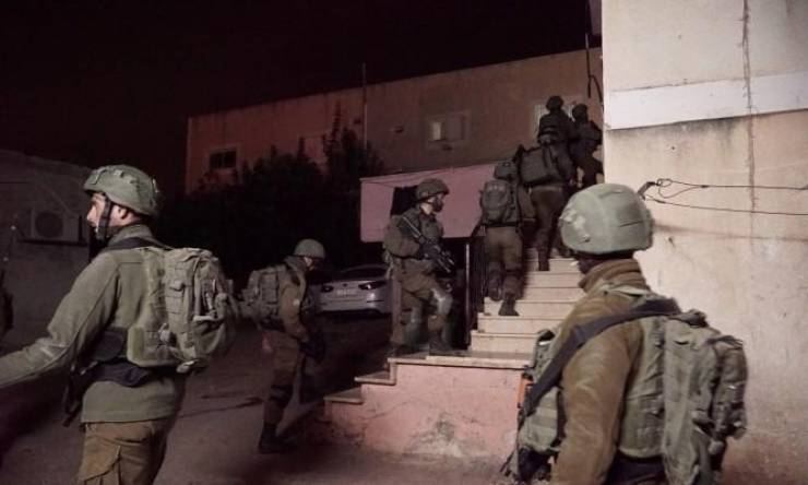 اعتقالات تطال 16 مواطناً من الضفة