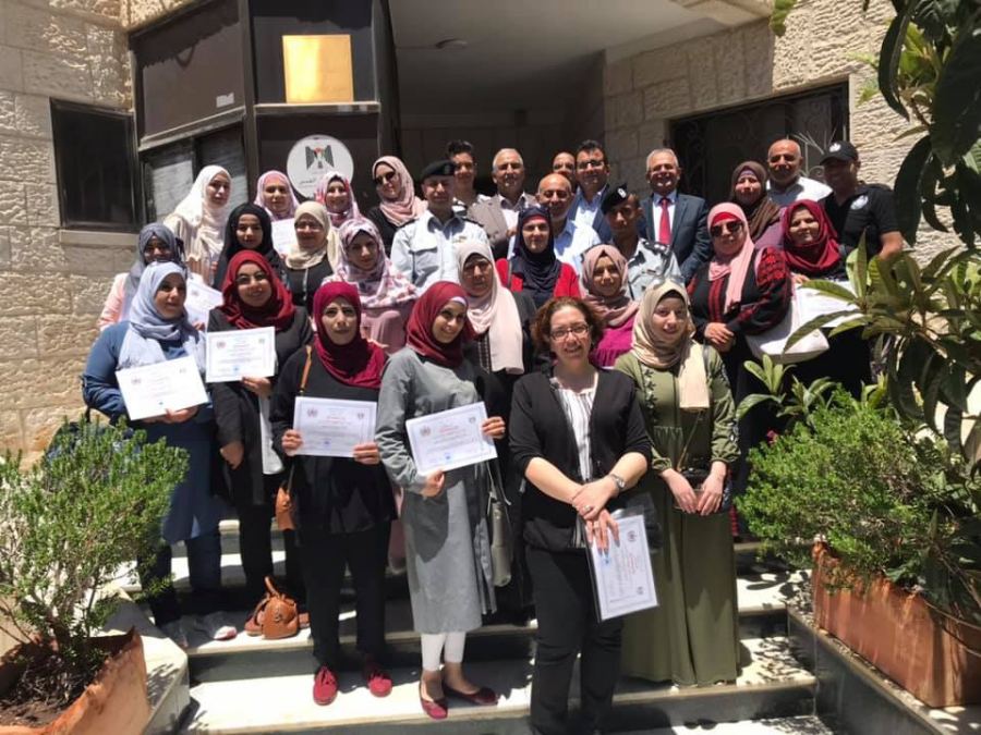 تنمية القدس والدفاع المدني ومحافظة القدس يخرجان دورة مربيات حضانات القدس للاسعاف