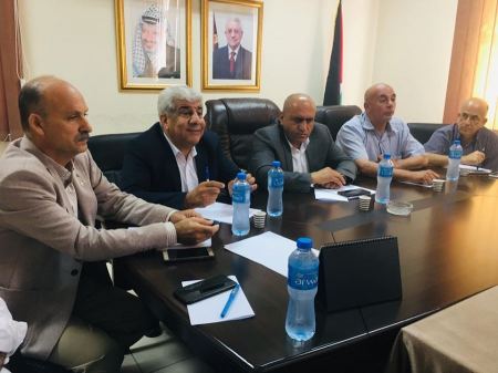 محافظ جنين يرأس اجتماعا موسعا لتطبيق أذونات الصب والإشراف الالزامي في المباني والمنشات