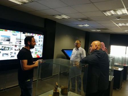 محافظ جنين يطلع وفدا طلابيا من مخيم العمل الدولي التطوعي على الأوضاع العامة في المحافظة