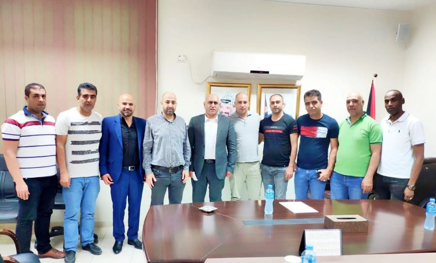 محافظ جنين يلتقي الهيئة الإدارية لمركز الشباب الاجتماعي في مخيم جنين