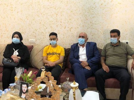 الرجوب والطاهر يقدمان التهاني للطالب الكفيف محمد مساد لتفوقه في الثانوية العامة