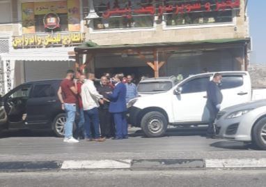 الاحتلال يجبر محافظ نابلس بالقوة على قطع زيارته لحوارة