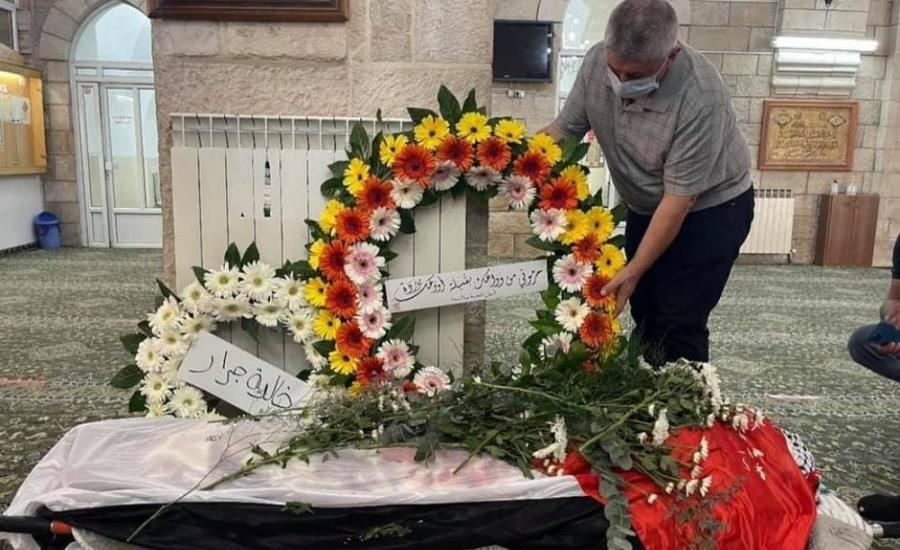 بغياب والدتها.. تشييع جثمان الشابة 