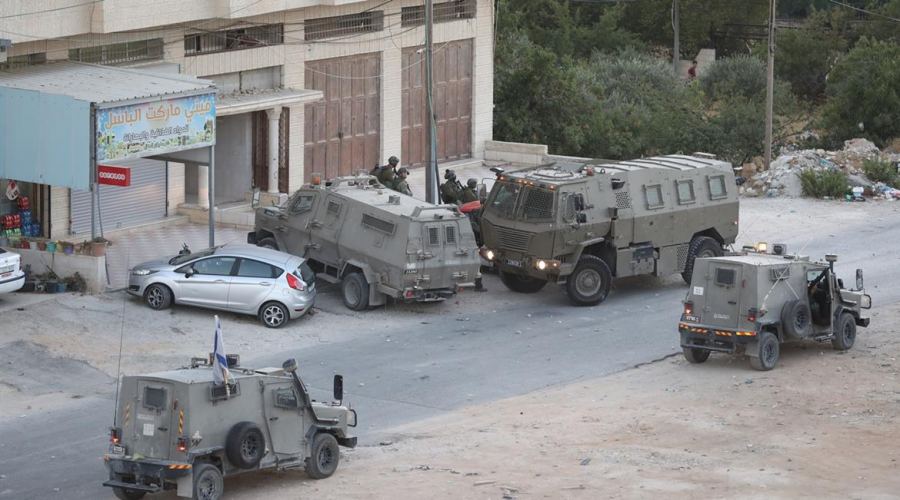 الاحتلال يداهم منازل في المنية ويُخضع ساكنيها للتحقيق