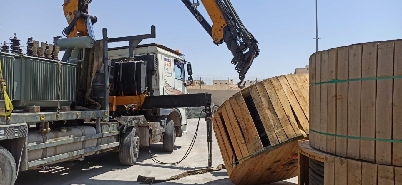 سلطة الطاقة والموارد الطبيعية تنجح في إعادة خدمة الكهرباء مجددا لمخيم جنين