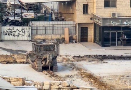 الاحتلال يواصل عدوانه على طولكرم ومخيميها: دمار واسع في البنية التحتية وممتلكات المواطنين