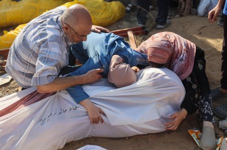 تواصل انتشال جثامين الشهداء من أحياء غزة: إعدامات وجثث متفحمة ودمار واسع
