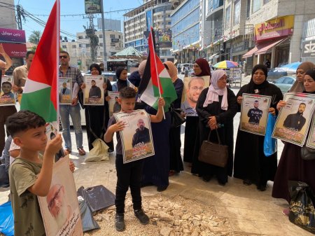 وقفة دعم وإسناد للمعتقلين في طولكرم