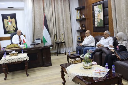  محافظ جنين أ. كمال أبو الرب يترأس اجتماعا لبحث خطة استكمال إجراءات تنظيم أسواق المدينة