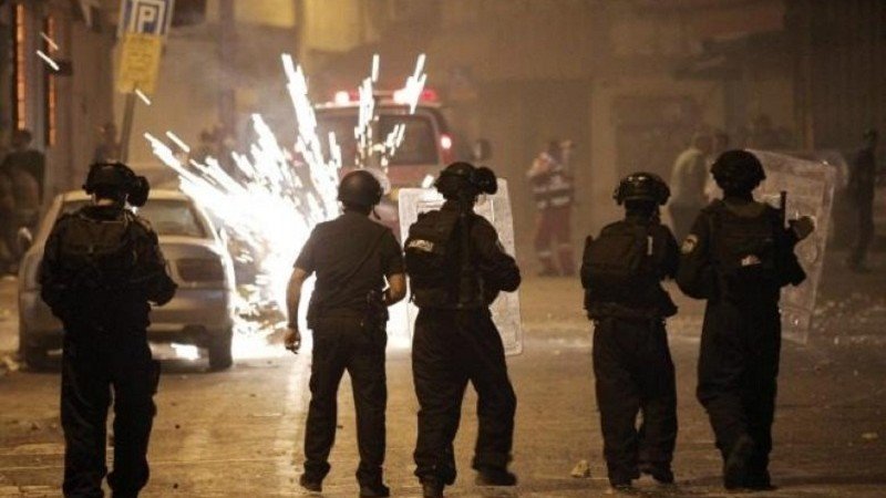 الاحتلال يصيب شابا بجروح خطيرة ويعتقله في العيسوية