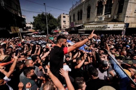 جماهير نابلس تشيع جثماني الشهيدين علي حشاش ولؤي مشة