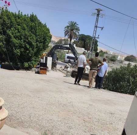 الاحتلال يهدم منزلا ومحلا تجاريا في بلدة العوجا شمال أريحا