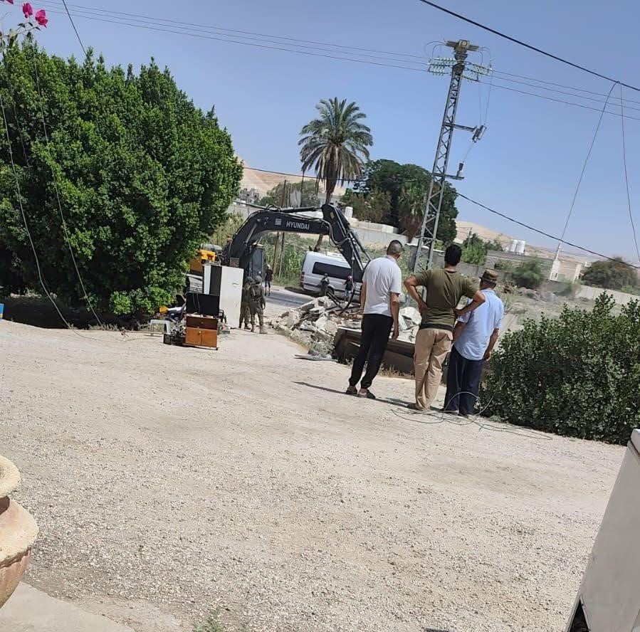 الاحتلال يهدم منزلا ومحلا تجاريا في بلدة العوجا شمال أريحا