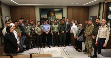 اللواء أنور رجب ولجنة العلاقات العامة والإعلام في المؤسسة الأمنية يهنئون الشرطة بعيدها الـ31