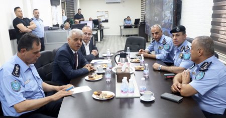 وزير التربية والتعليم العالي يشيد بأداء ومهنية الشرطة في تأمين امتحان الثانوية العامة 2025 