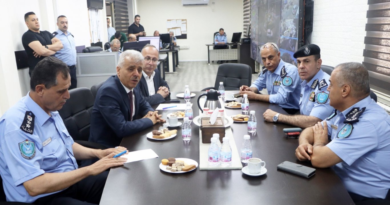 وزير التربية والتعليم العالي يشيد بأداء ومهنية الشرطة في تأمين امتحان الثانوية العامة 2025 