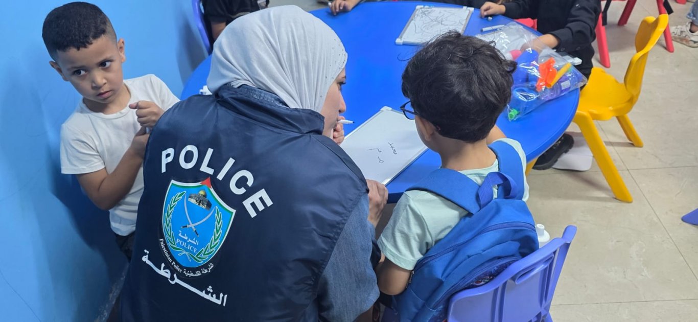 الشرطة المجتمعية تشارك في نشاط ترفيهي لأطفال مخيم جنين