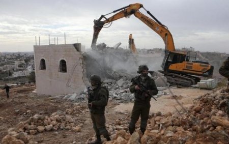 الاحتلال يهدم 4 شقق سكنية ومنشآت زراعية وحيوانية في العيسوية شرق القدس