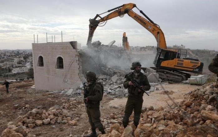 الاحتلال يهدم 4 شقق سكنية ومنشآت زراعية وحيوانية في العيسوية شرق القدس