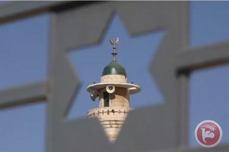 الكنيست يقر بالقراءة التمهيدية مشروع "قانون الأذان" الذي يفرض قيودا على مكبرات الصوت في المساجد