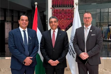 السفير عوض الله ومدير "الأغذية العالمي" يناقشان الاحتياجات الإنسانية في فلسطين