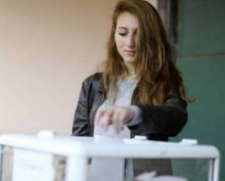 ماذا قالت لجنة الانتخابات حول إخفاء أسماء المرشحات؟