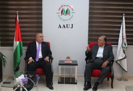 الجامعة تنظم محاضرة لطلبتها بعنوان "إعادة هيكلة وتصفية المصارف