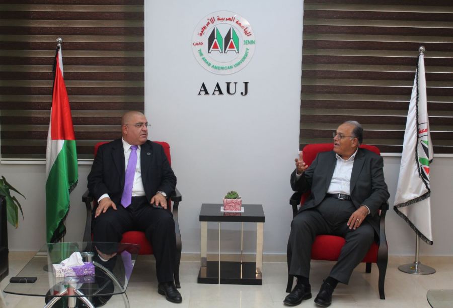 الجامعة تنظم محاضرة لطلبتها بعنوان 