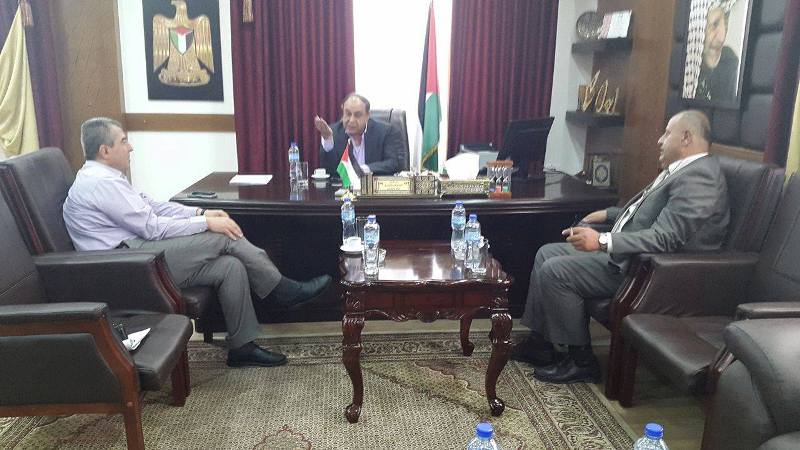 المحافظ رمضان يطلع على الاستعدادات لانطلاق أول محطة إذاعية لصوت فلسطين من جنين 